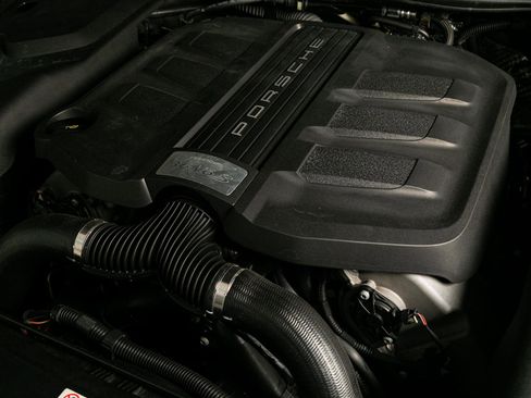 Used 2018 Porsche Cayenne S image 52