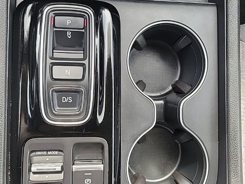 Used 2023 Honda Pilot LX image 10