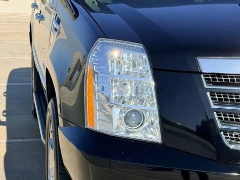 Used 2012 Cadillac Escalade Luxury image 50