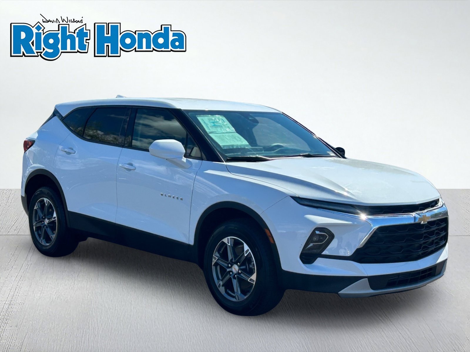 Used 2025 Chevrolet Blazer LT FWD image 8