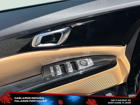 Used 2024 Kia Carnival EX FWD image 11