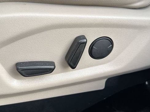 Used 2019 Ford Explorer Limited w/ Ford Safe & Smart Package FWD image 22