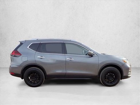 Used 2019 Nissan Rogue SV image 5
