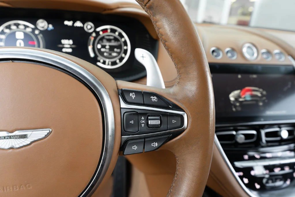 Used 2022 Aston Martin DBX AWD/4WD image 35