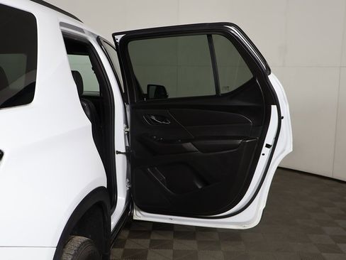 Used 2023 Chevrolet Traverse RS image 25