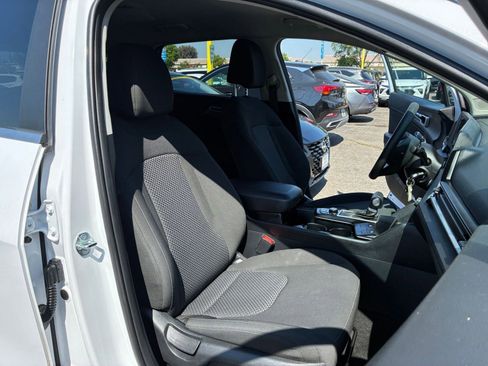 Used 2025 Kia Sportage LX image 35