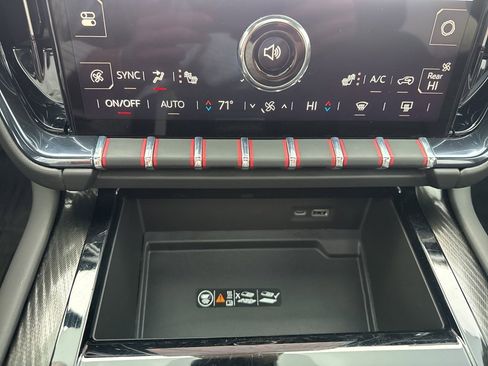 Used 2025 GMC Yukon XL AT4 w/ AT4 Premium Plus Package image 27