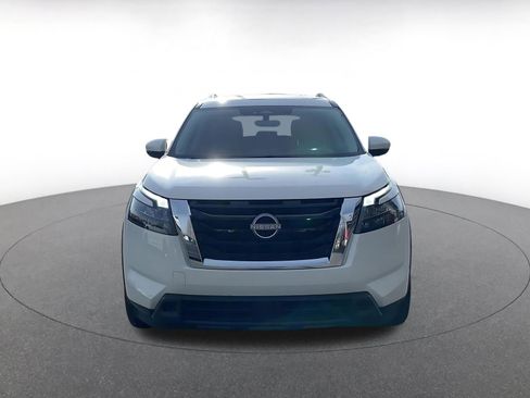 Used 2025 Nissan Pathfinder SV image 4