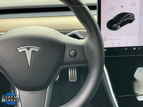 Used 2019 Tesla Model 3 Performance image 39