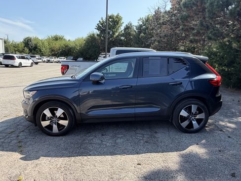 Used 2021 Volvo XC40 T5 Momentum w/ Premium Package AWD/4WD image 6