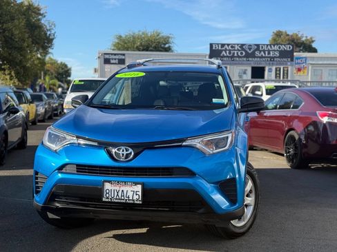 Used 2016 Toyota RAV4 LE image 7