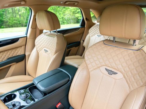 Used 2021 Bentley Bentayga AWD/4WD image 14