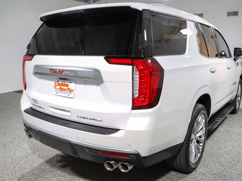 Used 2024 GMC Yukon Denali w/ Advanced Technology Package AWD/4WD image 7