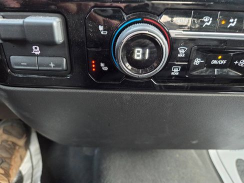 Used 2025 Chevrolet Silverado 1500 LT image 9