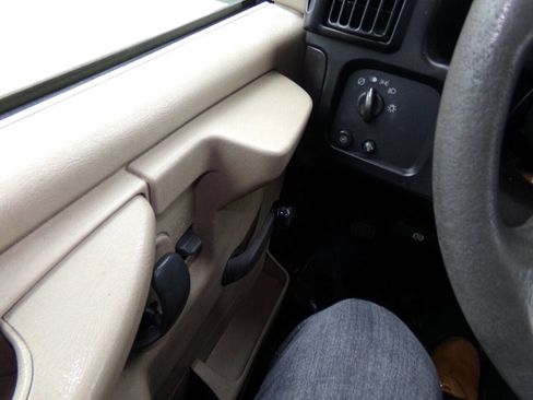 Used 2007 GMC Savana 3500 image 73