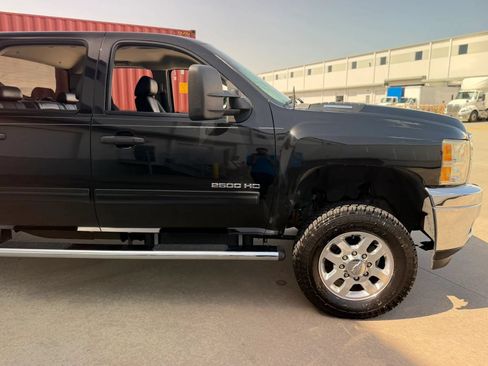 Used 2011 Chevrolet Silverado 2500 LT w/ Interior Plus Package RWD image 7