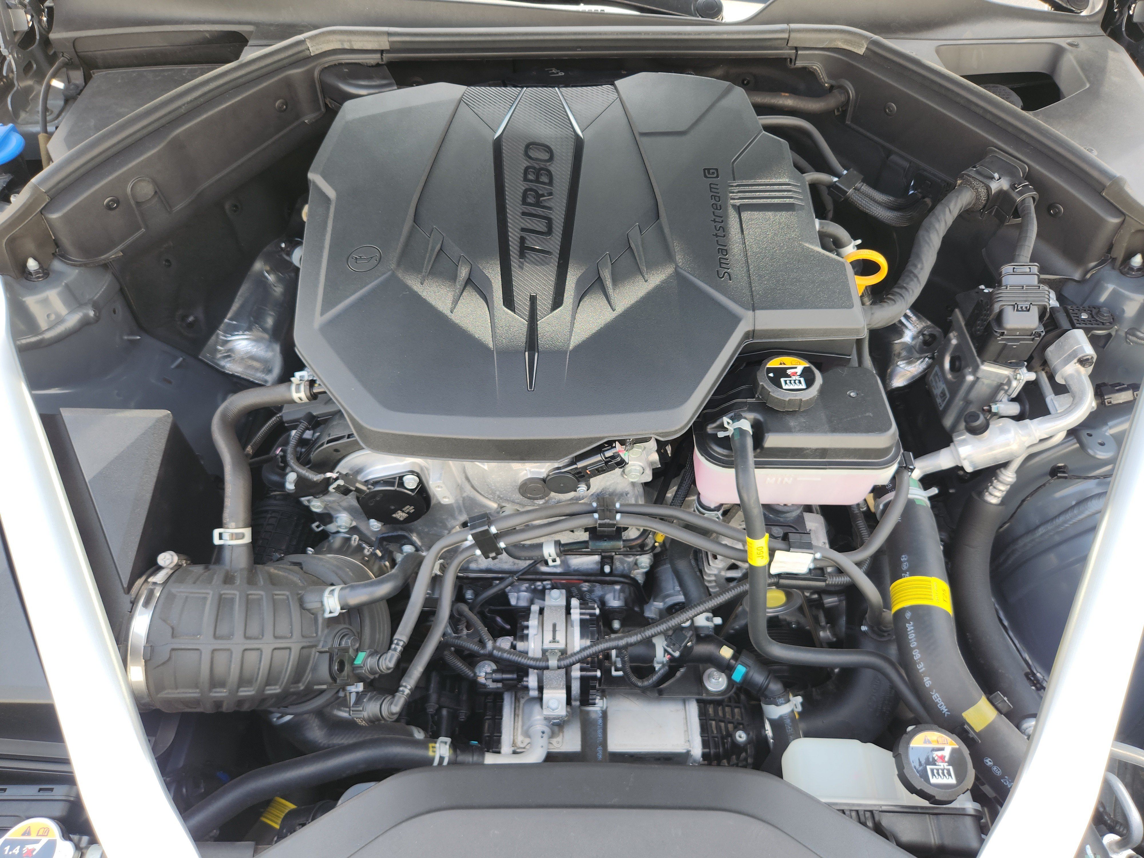 Used 2025 Genesis G70 2.5T RWD image 32