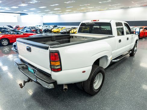 Used 2007 GMC Sierra 3500 SLT w/ Heavy-Duty Power Package AWD/4WD image 6