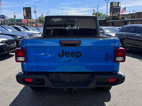 Used 2021 Jeep Gladiator Willys image 5