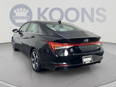 Used 2022 Hyundai Elantra Limited w/ Cargo Package FWD image 8