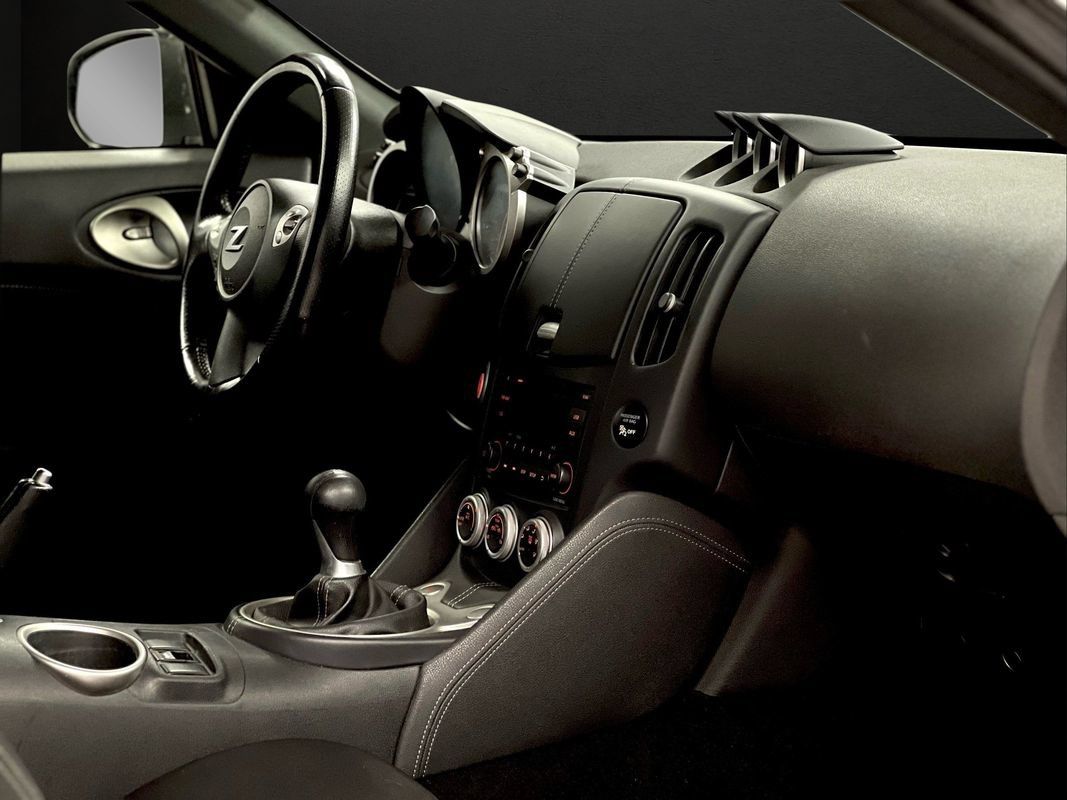 Used 2020 Nissan 370Z Coupe RWD image 20
