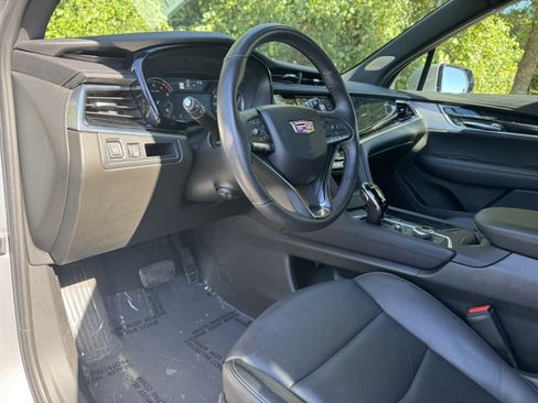 Used 2025 Cadillac XT6 Premium Luxury image 36