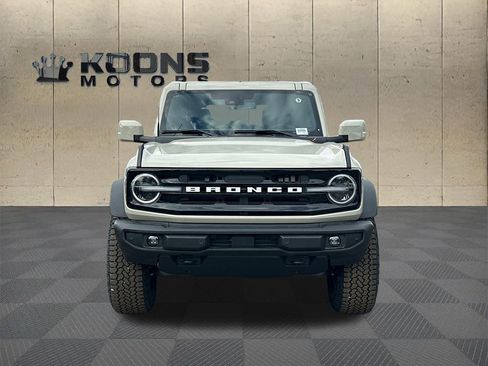 New 2025 Ford Bronco Outer Banks w/ Sasquatch Package image 3