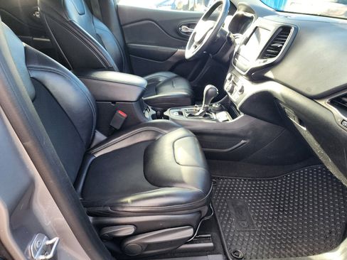 Used 2019 Jeep Cherokee Latitude Plus w/ Cold Weather Group image 27