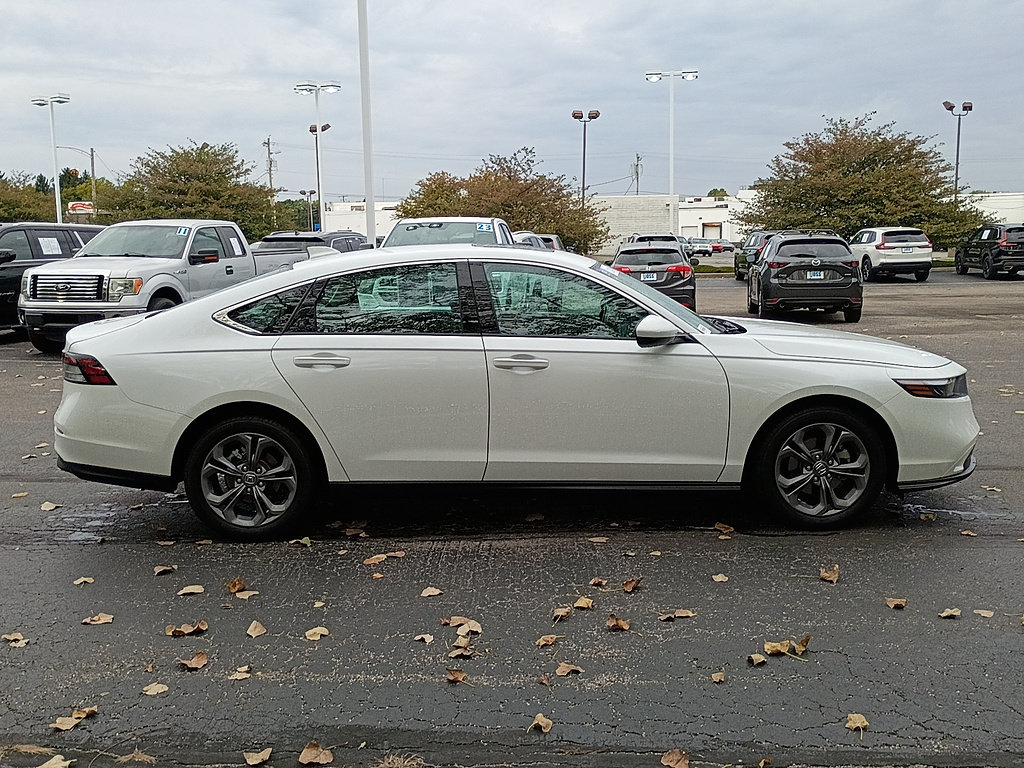 Used 2023 Honda Accord EX image 2