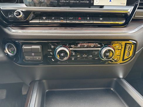 Used 2025 GMC Sierra 2500 SLT w/ SLT Premium Package image 36