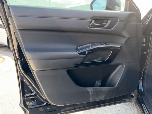 Used 2025 Nissan Pathfinder SV FWD image 20