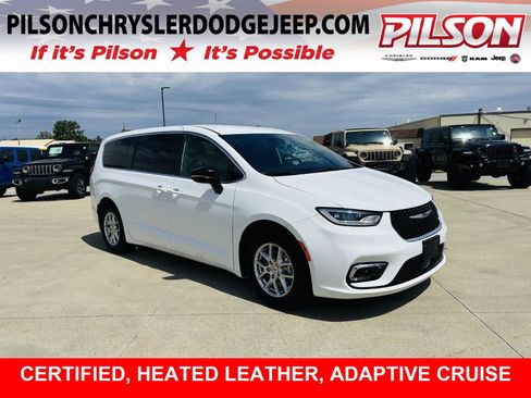 Used 2025 Chrysler Pacifica Select FWD image 1