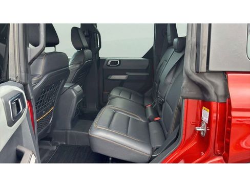 Used 2022 Ford Bronco Badlands image 11