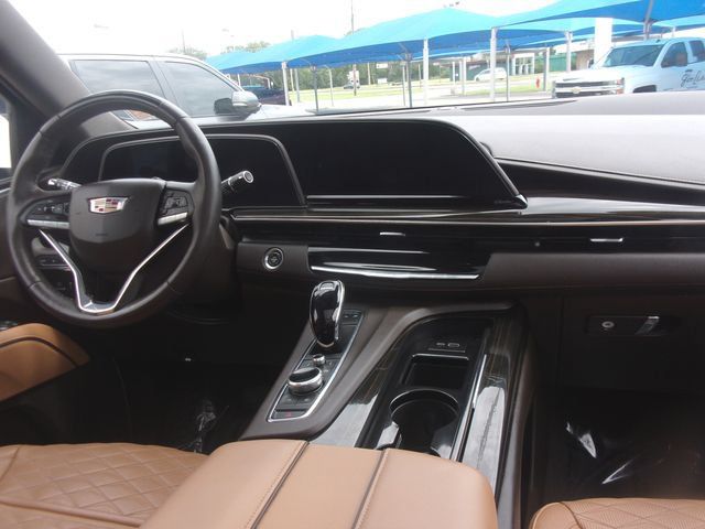 Used 2023 Cadillac Escalade ESV Premium Luxury w/ Performance Package AWD/4WD image 25