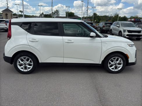 Used 2022 Kia Soul LX w/ Technology Package FWD image 9