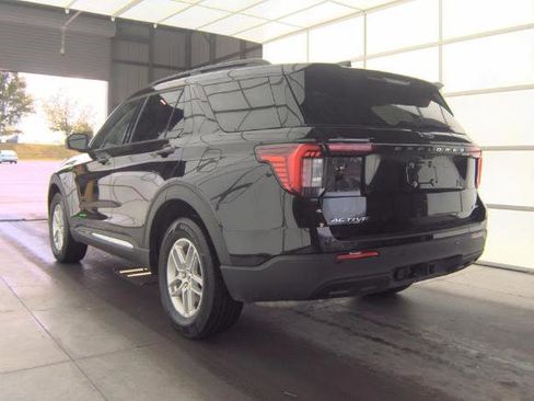 Used 2025 Ford Explorer Active AWD/4WD image 8