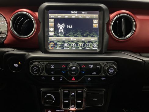Used 2022 Jeep Wrangler Unlimited Rubicon AWD/4WD image 7