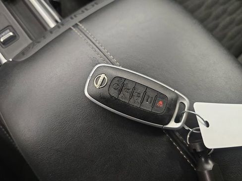 Used 2025 Nissan Pathfinder SV FWD image 28