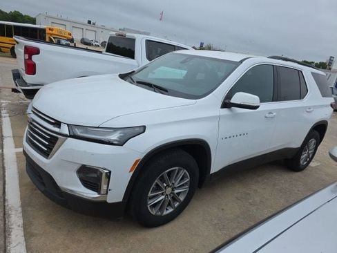 Used 2023 Chevrolet Traverse LT FWD image 2