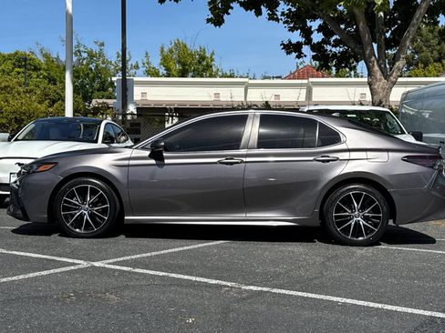 Used 2022 Toyota Camry SE FWD image 8