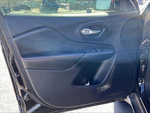 Used 2020 Jeep Cherokee Trailhawk w/ Cold Weather Group image 17