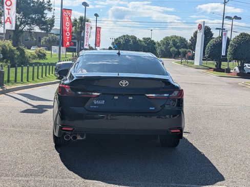 Used 2026 Toyota Camry SE w/ Convenience Package FWD image 4
