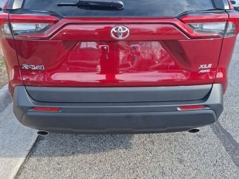 Used 2021 Toyota RAV4 XLE Premium image 5
