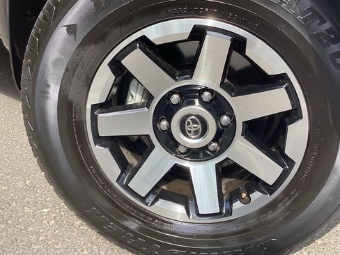 Used 2023 Toyota 4Runner TRD Off-Road Premium w/ Moonroof Package AWD/4WD image 17