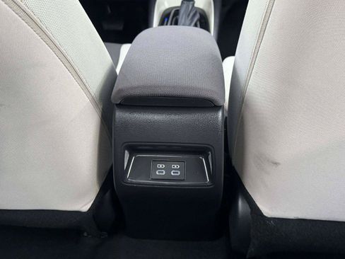 Used 2025 Toyota Corolla LE FWD image 44