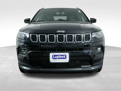 Used 2025 Jeep Compass Latitude AWD/4WD image 3