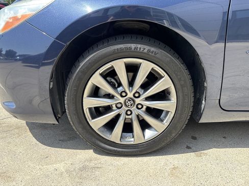 Used 2017 Toyota Camry XLE FWD image 33