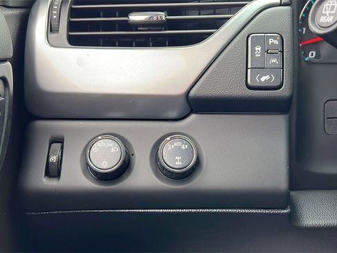 Used 2020 Chevrolet Suburban LT image 15