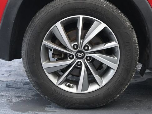 Used 2020 Hyundai Santa Fe SEL w/ Convenience + Premium Package FWD image 9