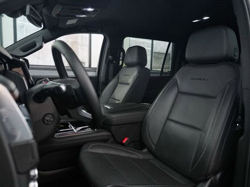Used 2025 GMC Yukon XL Denali AWD/4WD image 29